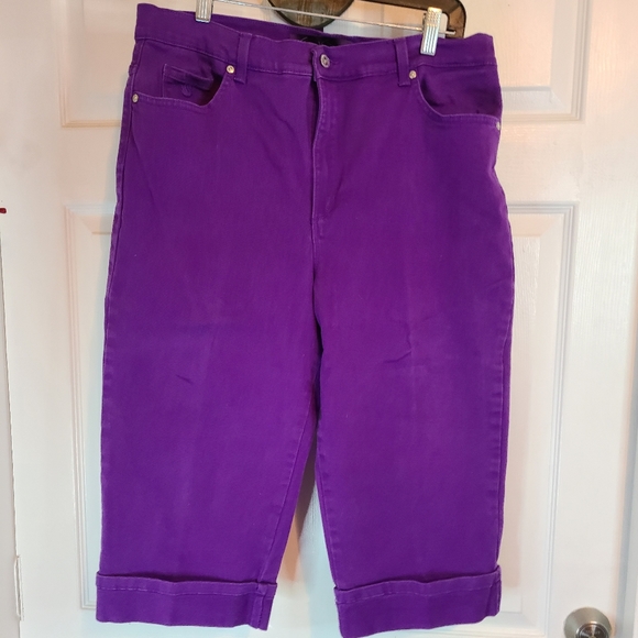 (582) Gloria Vanderbilt Woman's Amanda Classic Capri's, Size: 16 Color: Purple - Picture 12 of 15